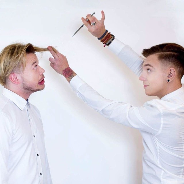 Najlepszy fryzjer w Kielcach Roman Sekrecki (pierwszy z prawej)i Patryk Kowalski - zespół salonu Born For Hair.