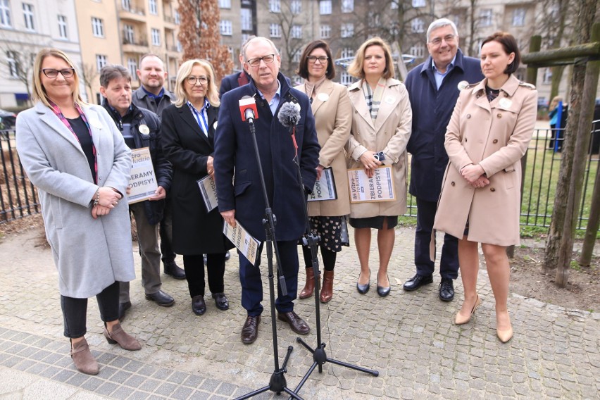 Oprócz zapewnienia pieniędzy na leczenie metodą in vitro...