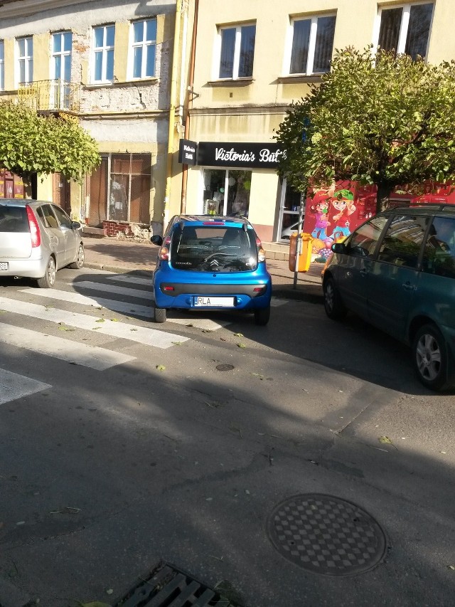 Tak się parkuje w Łańcucie.