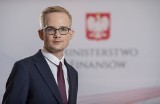 Piotr Patkowski, wiceminister finansów pochodzi z Lipska, uczył się w liceum w Radomiu. Oświadczył się koleżance z rządu Oldze Semeniuk