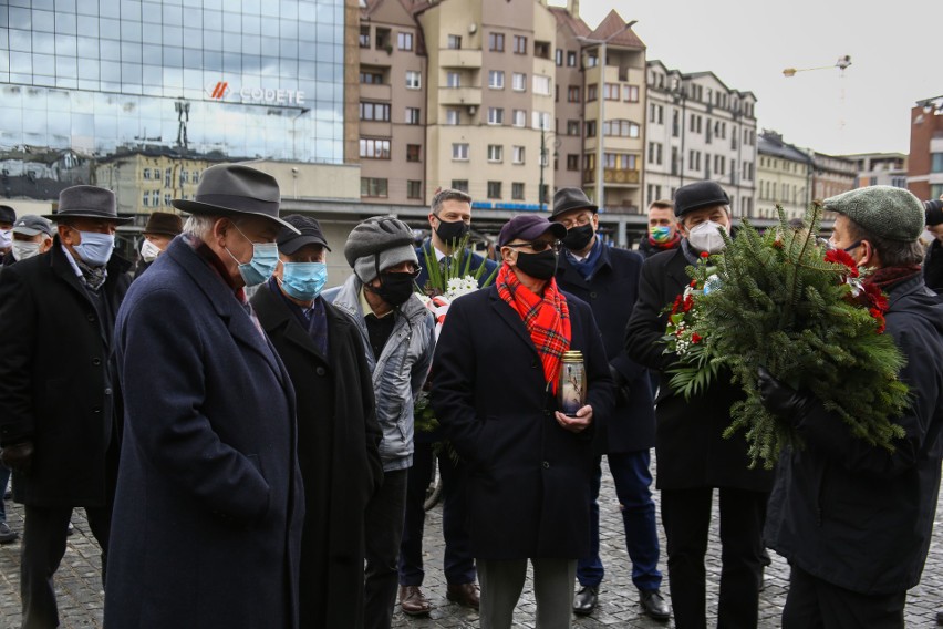 Zamiast tradycyjnego Marszu Pamięci odbyła się kameralna...