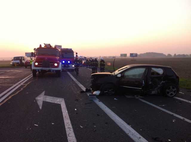 Do wypadku doszło o godzinie 6.25 na skrzyżowaniu we Wrzoskach, na tzw. grzybku.