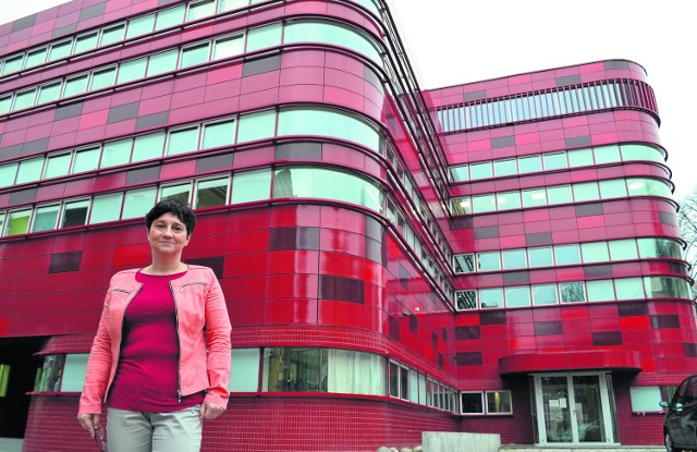 Agnieszka Wiklińska, nowa dyrektor RCKiK w Raciborzu, mówi o sprzedaży krwi innym centrom w Polsce