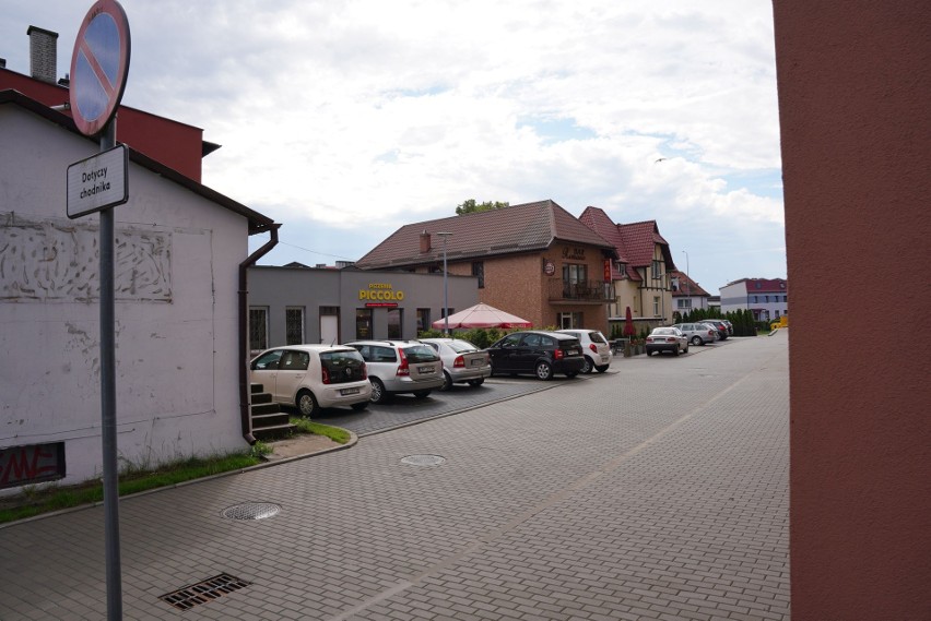 Teren koło bloku przy ul. Koszalińskiej 24 w Miastku.