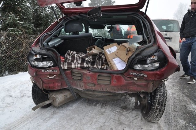 Skutki zderzenia były opłakane dla renault. 