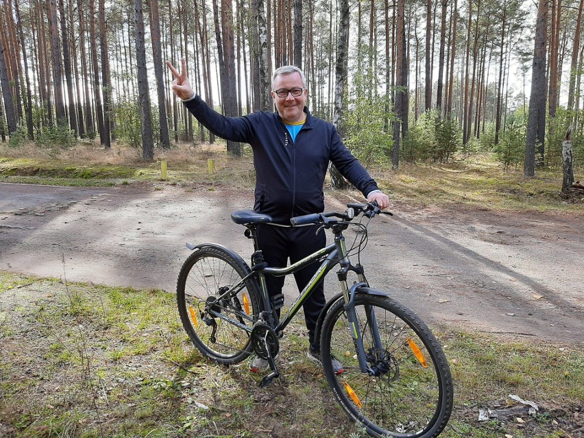 - Na listę zakupów rowerowych obowiązkowo kask! - poradził...