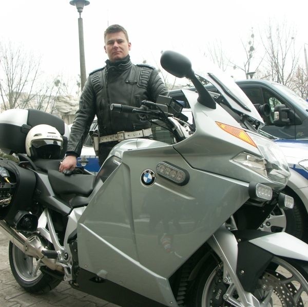 Motocyklem będzie jeździł sierżant Andrzej Seredyn z radomskiej drogówki.