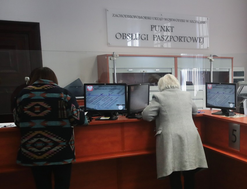 Kolejki po paszport w Szczecinie. W marcu jest dwa razy tyle wniosków niż było miesiąc wcześniej  