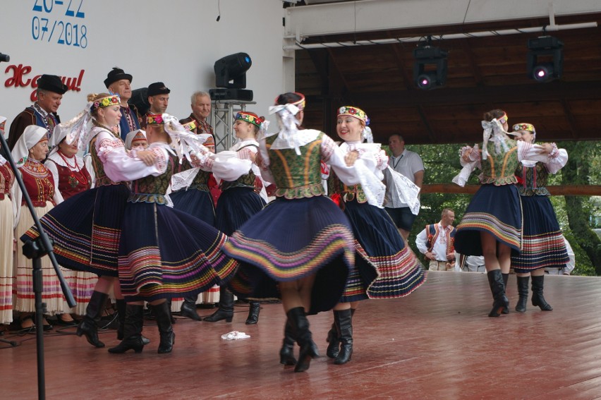 Zdynia. Zapłonęła Watra. Rozpoczął się 36. Festiwal Kultury Łemkowskiej