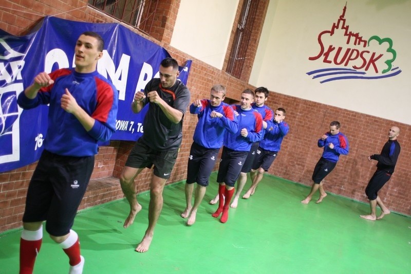 Pilkarze Gryfa Slupsk na treningu Muay Thai