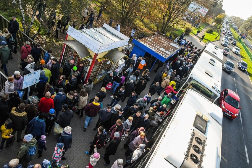 Wszystkich Świętych 2021 na drogach Bydgoszczy i regionu. Oto bieżący raport