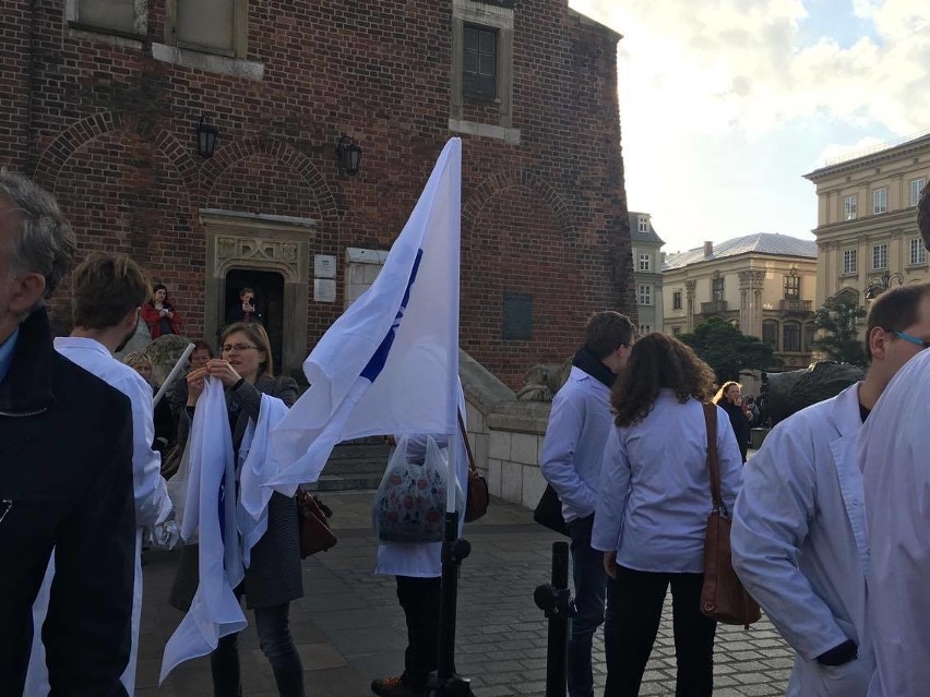 Kraków. Wspierają rezydentów na Rynku Głównym