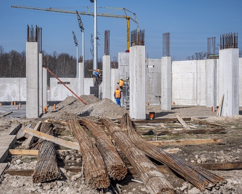 Koronawirus nie wstrzymuje budowy stadionu ŁKS [ZDJĘCIA]