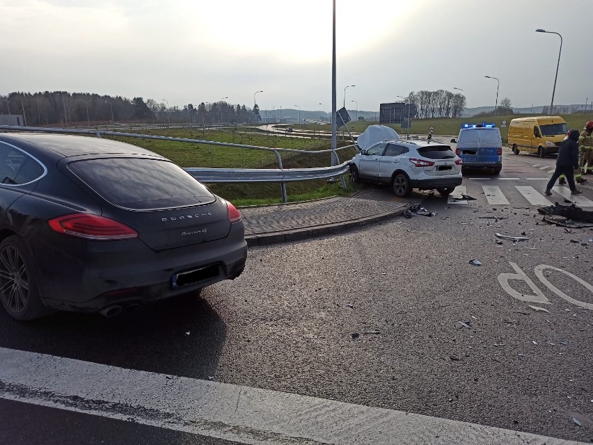 Porsche Panamera 4S rozbił się pod Olsztynem na S51