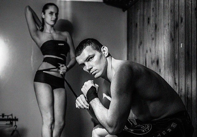 Mistrz boksu Mateusz Masternak w odważnej sesji z żoną (ZDJĘCIA)  