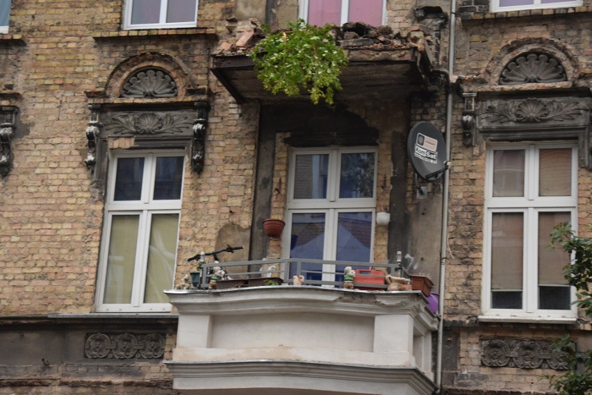 Balkon zarwał się na ulicy Dąbrowskiego w Gorzowie....