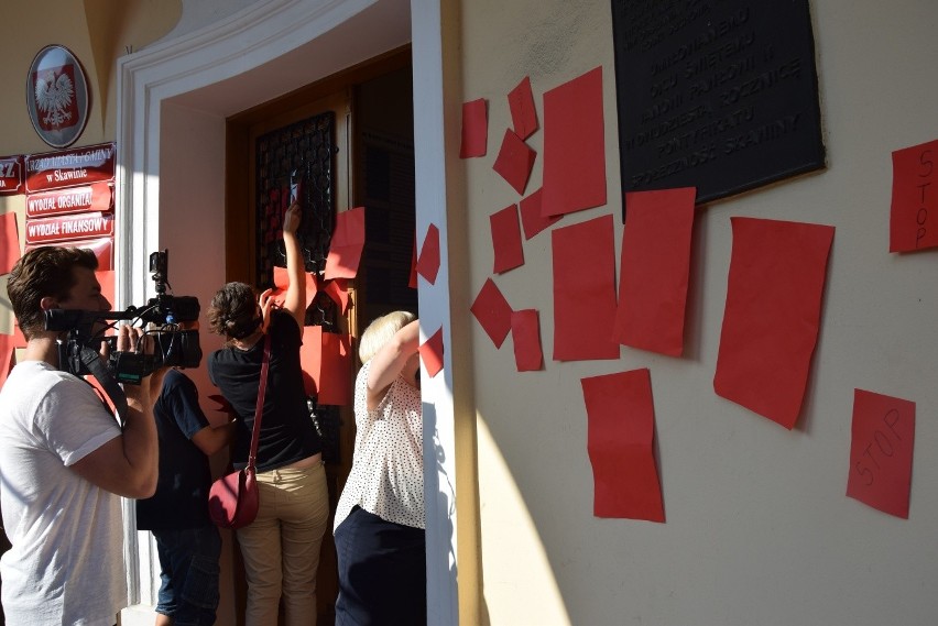 Około stu skawinian protestowało przeciw zatruwaniu...