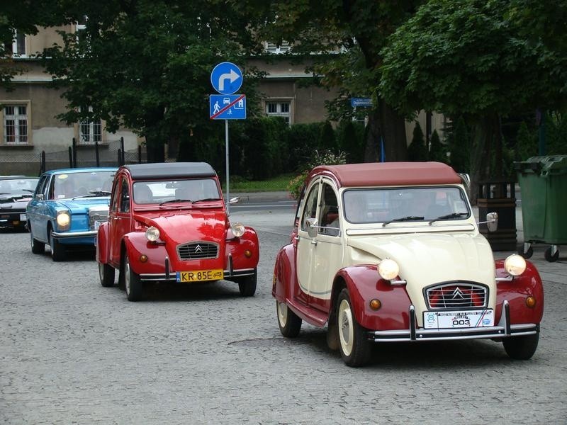 Czar dawnych samochodów. Zlot zabytkowych pojazdów na Rynku w Oświęcimiu