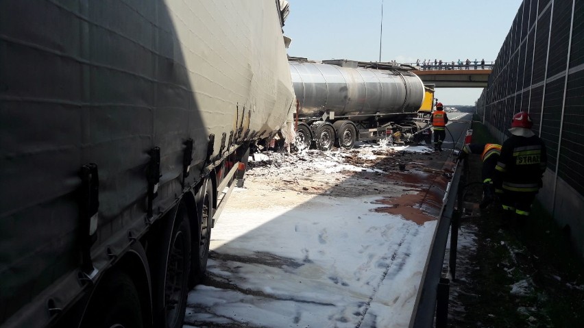 Wypadek na autostradzie A4. Zderzyło się kilka ciężarówek, są ofiary. Autostrada A4 była zamknięta w kierunku Rzeszowa