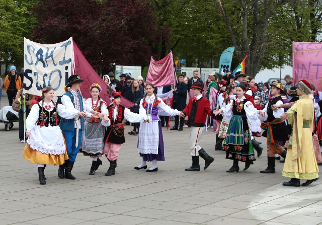 Wielokulturowy pochód ulicami Szczecinami na początek Festiwalu KONTRAPUNKT