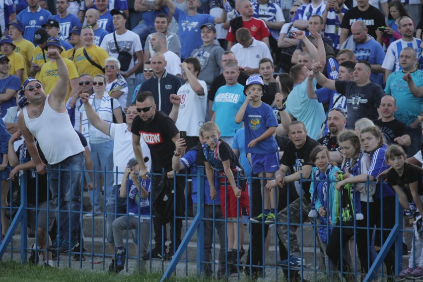 Ruch Chorzów - GKS Katowice 1:0. Tak cieszyli się kibice i piłkarze Niebieskich ZDJĘCIA