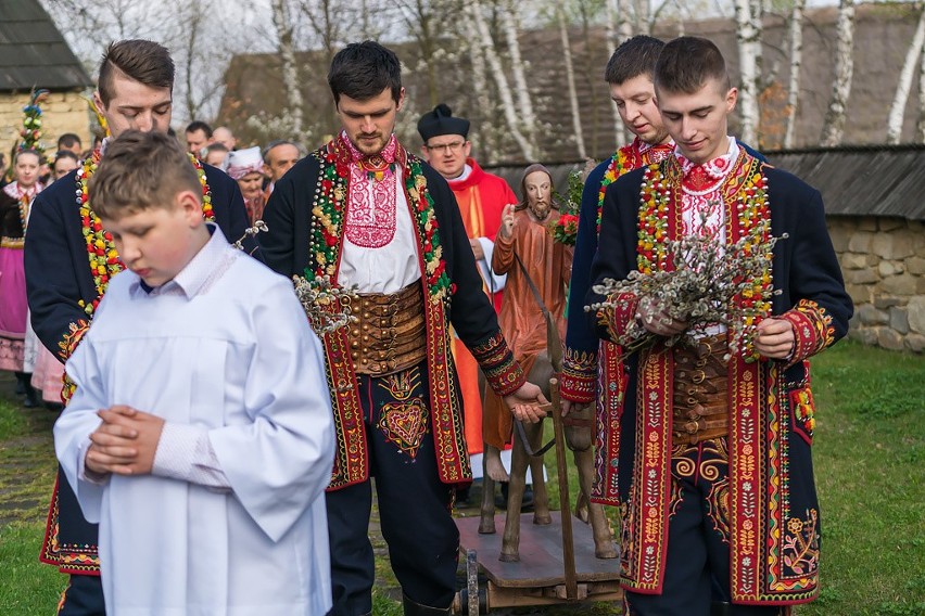 Procesja z Jezusem Palmowym w sądeckim skansenie