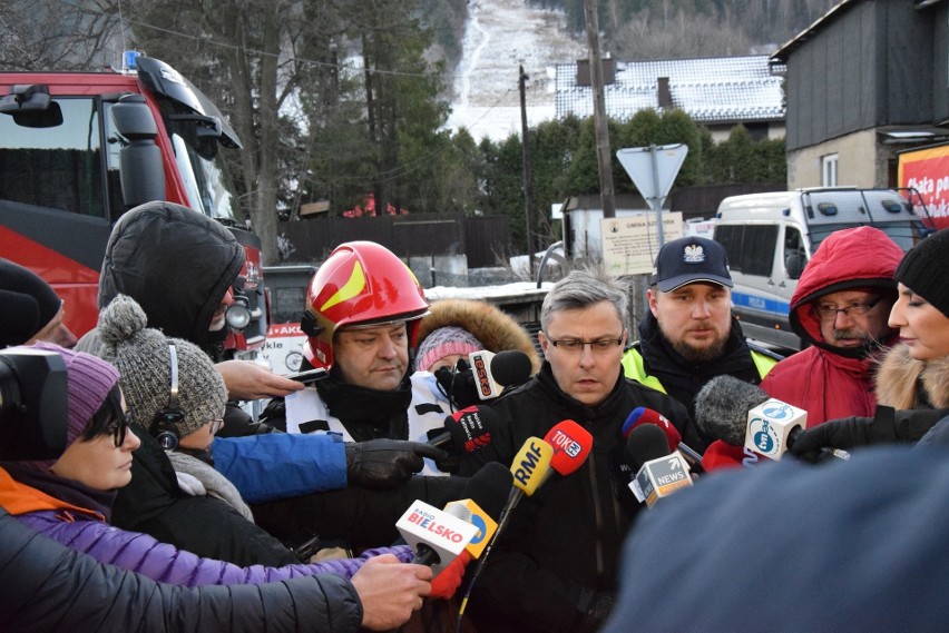 Pod gruzami zginęła ośmioosobowa rodzina Kaimów Zobacz...