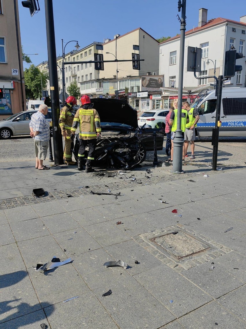 Zderzenie aut na ulicy Lipowej w Białymstoku. Citroen wjechał na czerwonym świetle