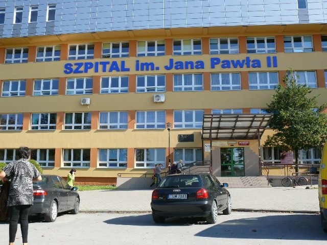 Szpital Powiatowy imienia Jana Pawła II we Włoszczowie jest zadłużony na przeszło 24 miliony złotych - stan na 30 czerwca.