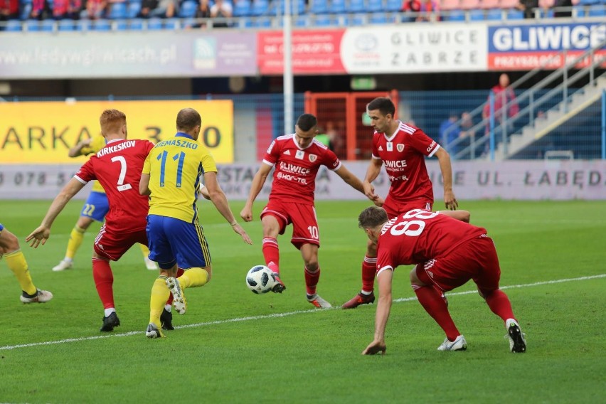 Lotto Ekstraklasa. Piast ograł osłabioną Arkę. Czerwona kartka Bohdanowa pomyłką sędziego?