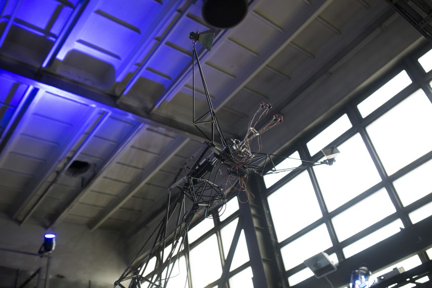 Odnowiona rzeźba cybernetyczna Senster do zobaczenia w Krakowie na AGH