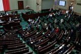 Sondaże: PiS traci posłów w dwóch okręgach województwa łódzkiego