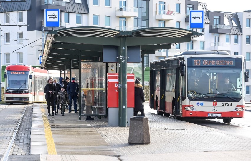 Zbyt krótkie autobusy linii 189? Po remoncie długie pojazdy nie wróciły. To niejedyny problem