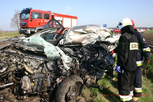 Jedna osoba zginęła w wypadku na drodze między Rawiczem a Korzeńskiem