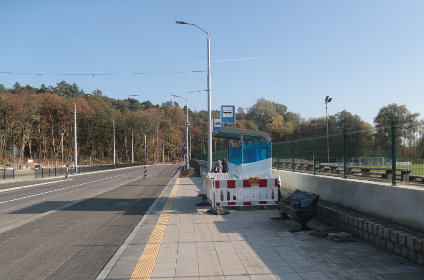 Autobus wkrótce pojedzie po wiadukcie, tramwaj już nie. W planach zabrakło podstacji. Plan budowy był niepełny, a prezydent nie wie dlaczego