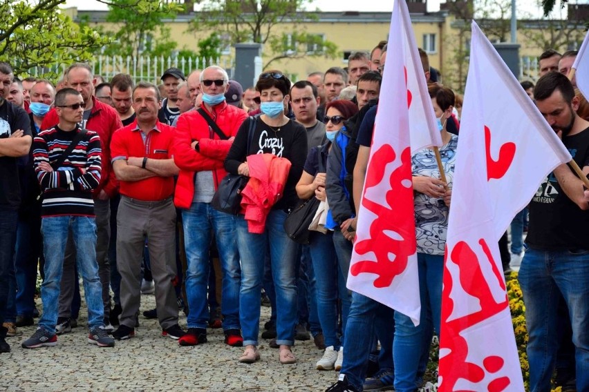 Spokojna, ale hałaśliwa pikieta w MAN Bus Starachowice [ZDJĘCIA]