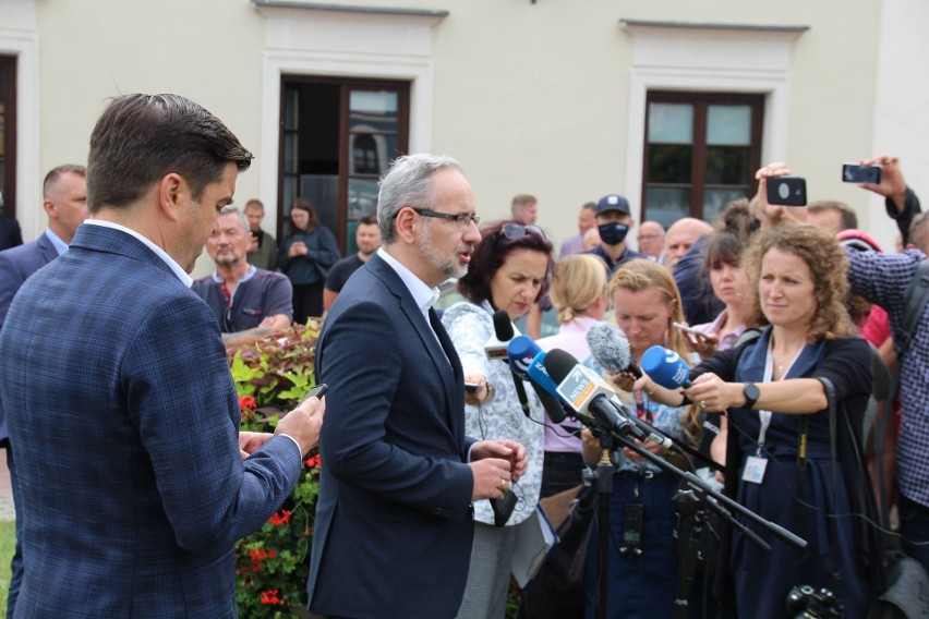 10 tys. zł nagrody za pomoc we wskazaniu sprawcy podpalenia punktu szczepień w Zamościu 