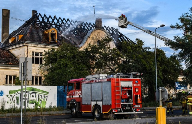 Pożar zabytkowego budynku wybuchł około godziny 18.00 w czwartek, 24 sierpnia