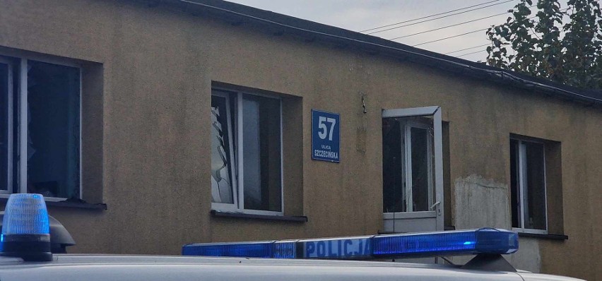 Wybuch w komisie samochodowym w Koszalinie. Pracownik trafił do szpitala [ZDJĘCIA]