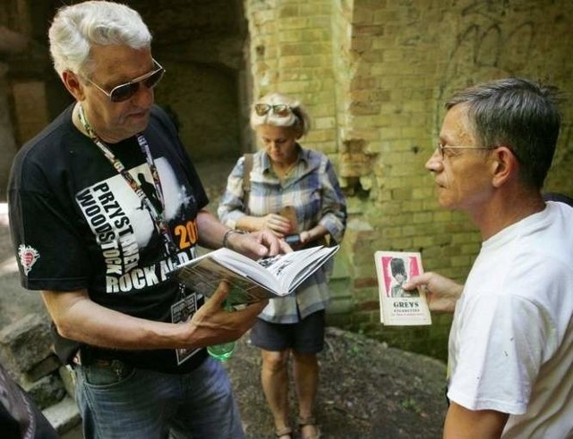 Bogusław Wołoszański w sierpniu 2013r. odwiedził m. in. Fort Sarbinowski. To wtedy zainteresował się historią Kostrzyna i okolic.