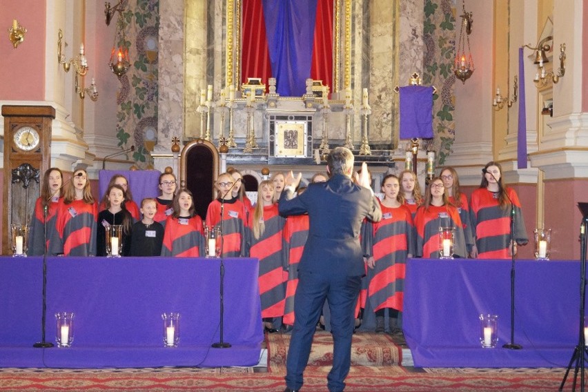 Koziegłówki: Przegląd Pieśni Pasyjnej i Pokutnej w Sanktuarium św. Antoniego ZDJĘCIA