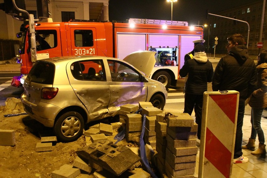 Wypadek na Politechniki. Zderzenie toyoty z volkswagenem [ZDJĘCIA]