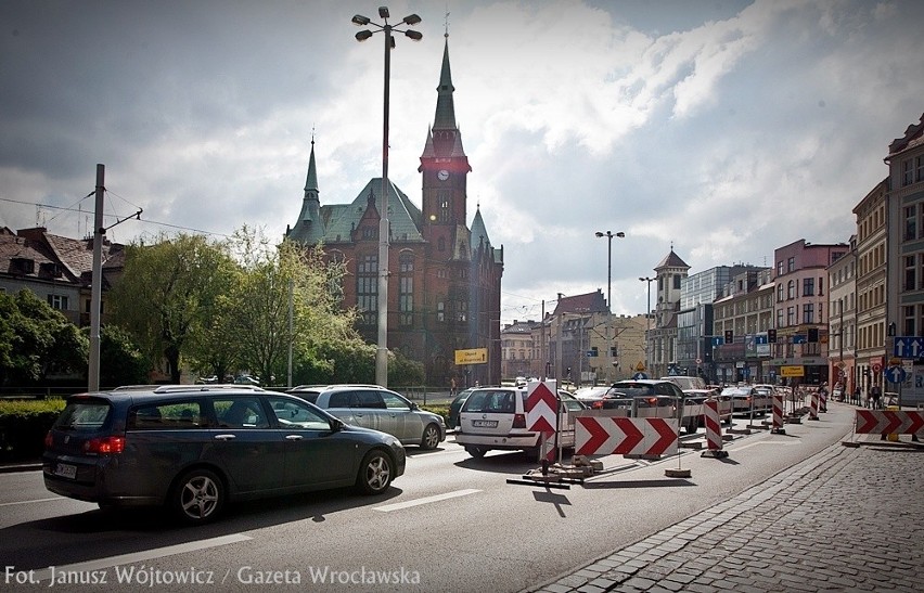 Wrocław: Ulica Krupnicza zamknięta. Uwaga na utrudnienia [ZDJĘCIA, OBJAZDY]