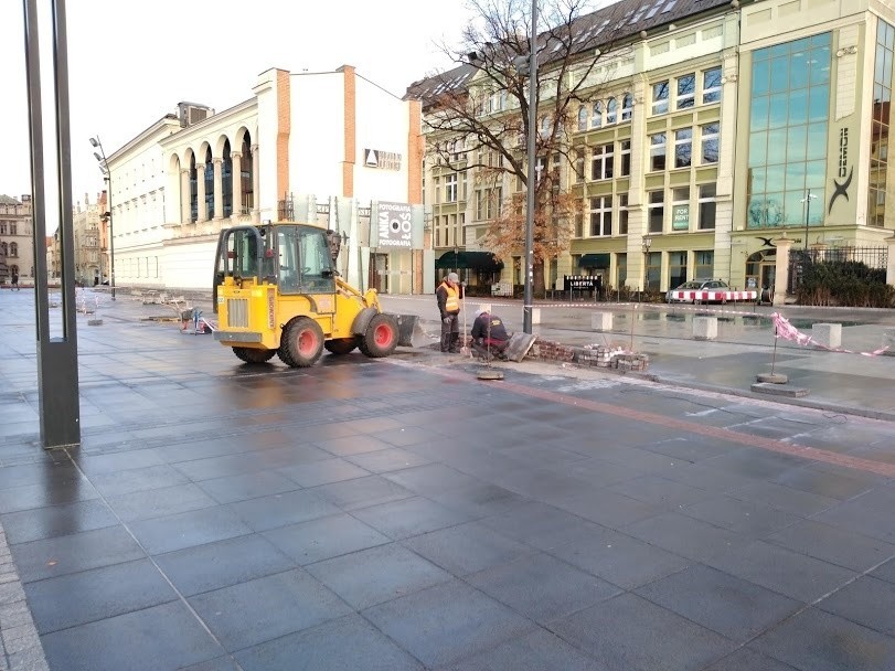 Trwają prace na placu Wolności