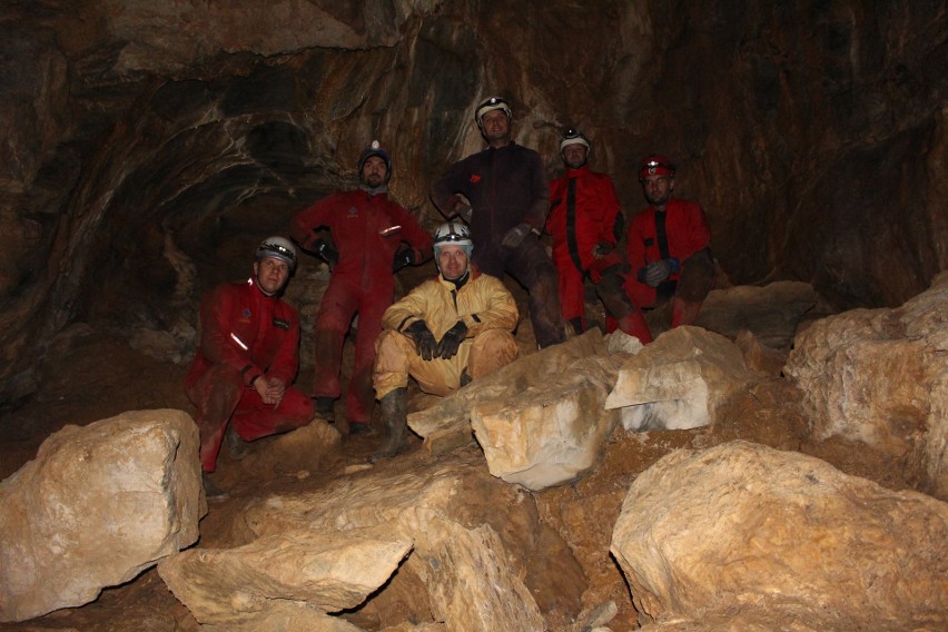 Ratownicy górscy ćwiczyli w ciasnych jaskiniach [ZDJĘCIA]