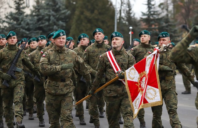 Uroczysty apel z okazji przekazania obowiązków na stanowisku komendanta Centrum Szkolenia Artylerii i Uzbrojenia w Toruniu