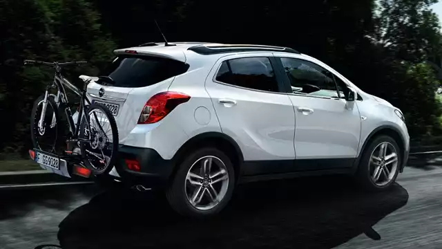 W modelu Mokka, Opel zastosował bagażnik rowerowy ukryty w tylnym zderzaku