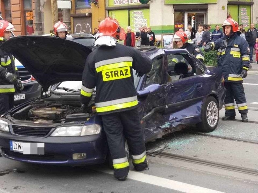 Wypadek z udziałem karetki na ul. Traugutta