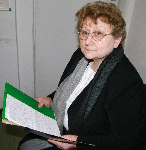 Hanna Augustyniak ma 59 lat. Z zawodu nauczycielka, działaczka Solidarności, jest wiceprzewodniczącą rady miejskiej. Sympatyczka Prawa i Sprawiedliwości, mandat zdobyła z listy tej partii, ale formalnie do niej nie należy.