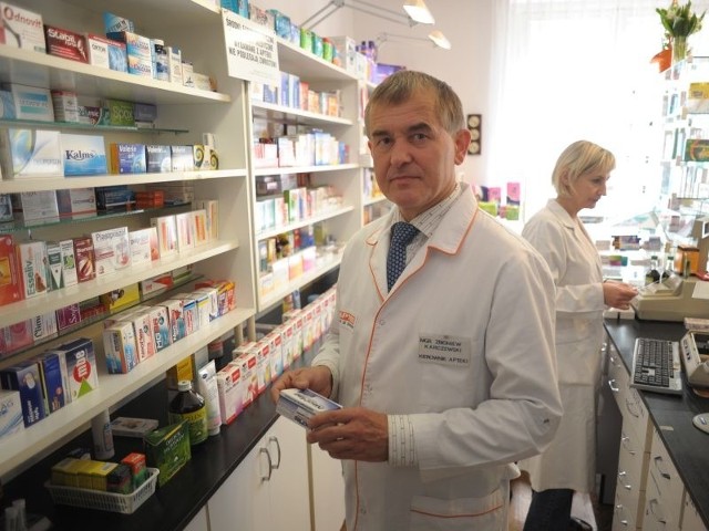 Zbigniew Karczewski, farmaceuta z Apteki Franciszkańska w Opolu: - Nie mogę mieć wszystkich leków, bo to niemożliwe, połowę z nich musiałbym i tak wyrzucić.Codziennie mamy trzy dostawy z hurtowni farmaceutycznych i  w ten sposób staramy się zapewnić pacjentom dostępność do leków.